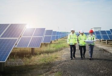 APLICACIONES DE ENERGÍA SOLAR EN ECUADOR EN LA INDUSTRIA Y RESIDENCIAS.